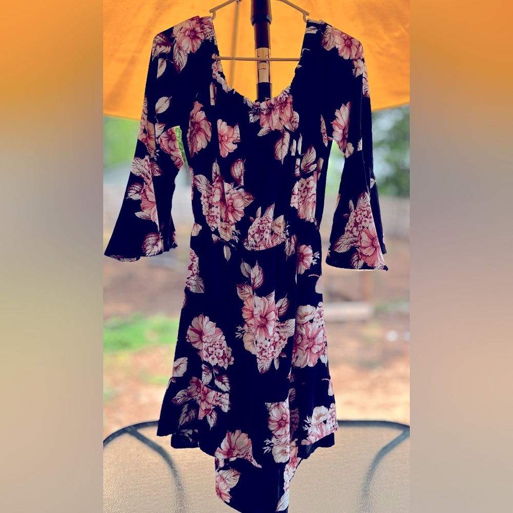 Women’s Xhilaration Black Floral Dress W/Pockets and Bell Sleeves. Size M
